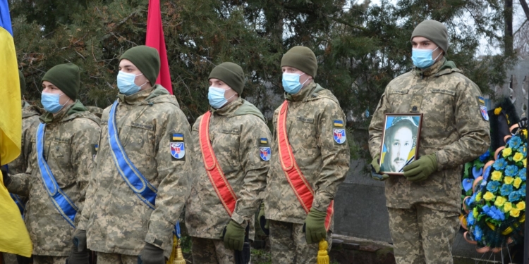 На Миколаївщині провели в останній шлях старшого солдата Кучеренка, який загинув на Донбасі