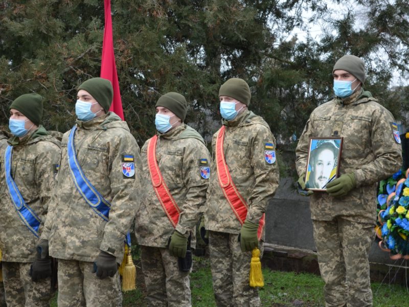 На Миколаївщині провели в останній шлях старшого солдата Кучеренка, який загинув на Донбасі