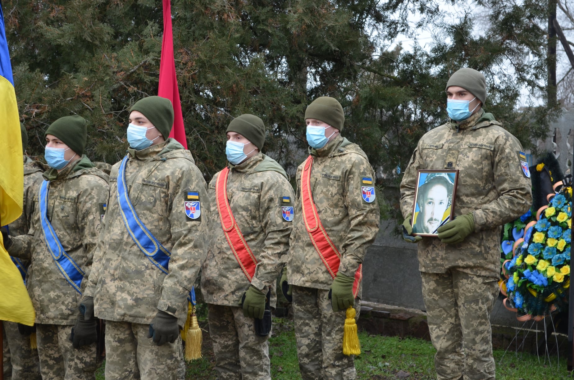 На Миколаївщині провели в останній шлях старшого солдата Кучеренка, який загинув на Донбасі