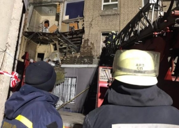 В Запорожье взорвался газ в доме, обрушен подъезд, есть погибший и пострадавшие (ФОТО, ВИДЕО)