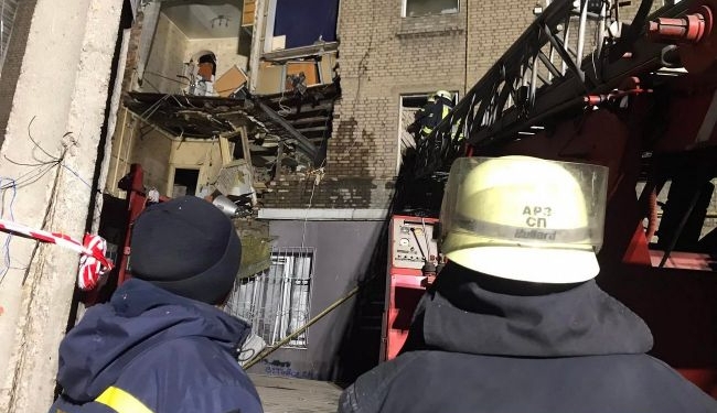 В Запорожье взорвался газ в доме, обрушен подъезд, есть погибший и пострадавшие (ФОТО, ВИДЕО)
