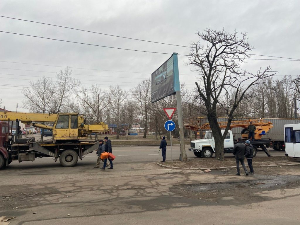 В Миколаєві знесуть 30 білбордів по пр.Богоявленському для будівництва тролейбусної лінії - перший вже демонтовано (ФОТО) 7