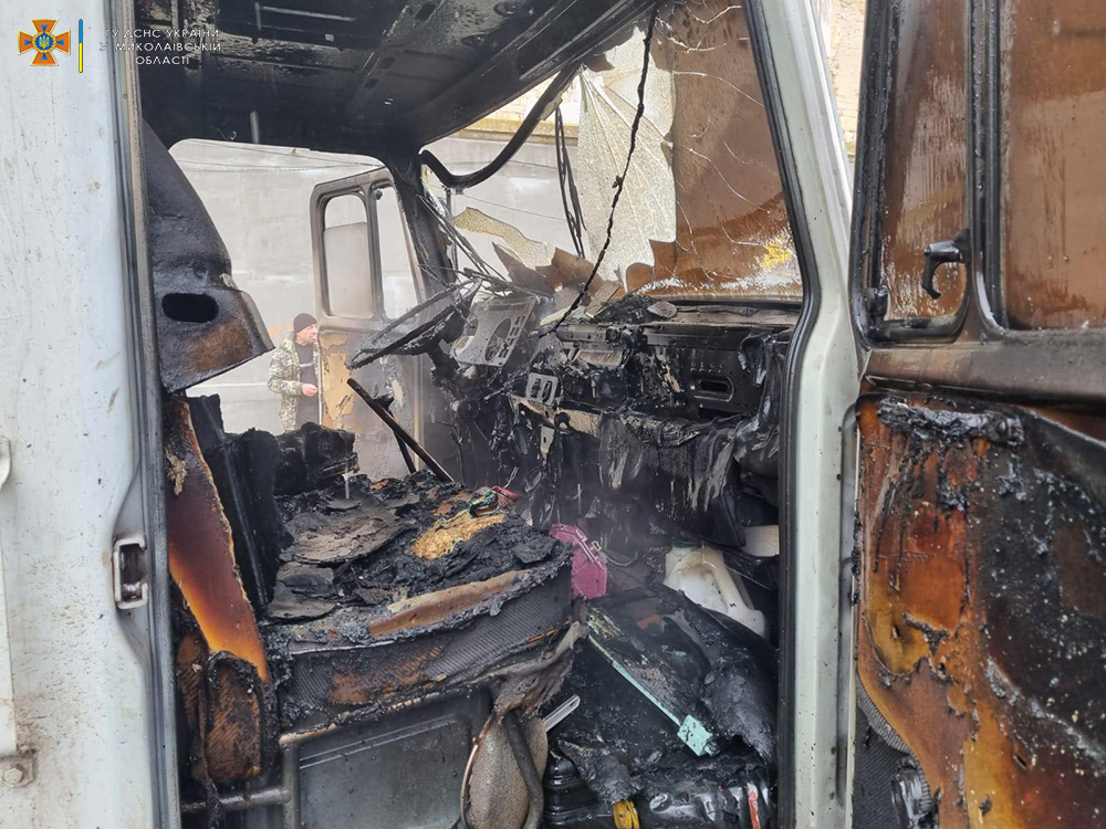 В Миколаєві постраждав ще один сміттєвоз - в нього згоріла кабіна (ФОТО) 7
