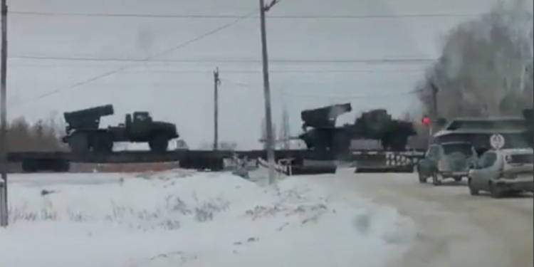 Не все войска РФ доходят до белорусских полигонов для учений, часть “тормозит” у границ с Украиной, – СМИ (ФОТО)