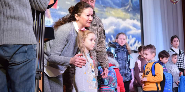 «Теплом зігріємо серця»: около 150 детей николаевских десантников получили рождественские подарки (ФОТО)