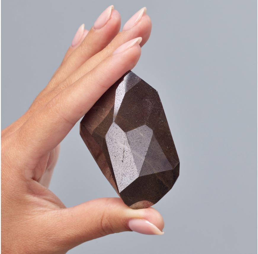 В Дубае на аукционе продадут черный космический бриллиант весом более 111 граммов (ФОТО, ВИДЕО) 5