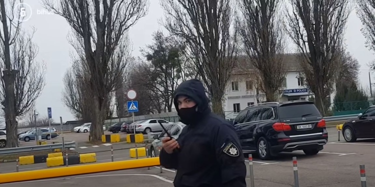 Ценный груз и пробки на дорогах. Кортежи Зеленского и его людей, охрана Ермака, которой “не было”, – Bihus.info (ВИДЕО)