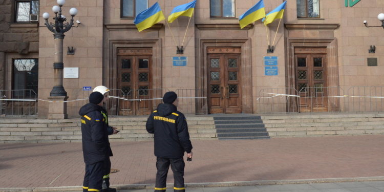 Серия «минирований» продолжается: в Николаеве заминировали горсовет (ФОТО и ВИДЕО)