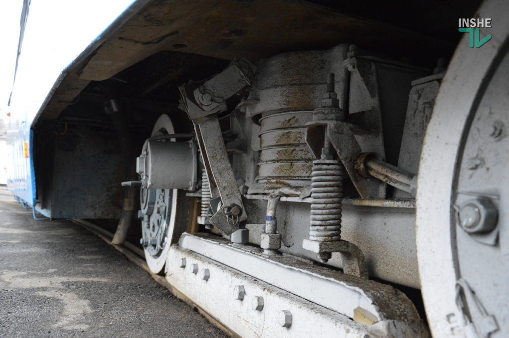 Конечная: в Николаеве отремонтированный за 1,5 млн гривен трамвай не смог выйти на маршрут – отвалился кардан (ВИДЕО и ФОТО) 11