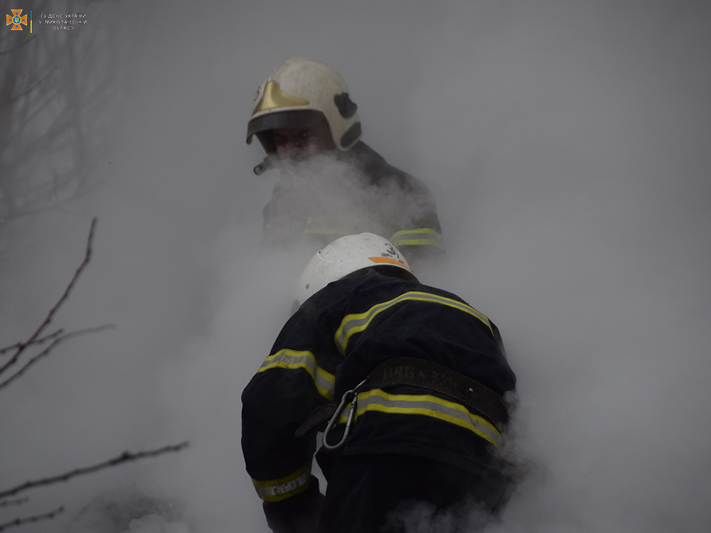 В Николаеве тушили пожар в Ялтинском переулке - горело пустое здание рядом с терминалом (ФОТО, ВИДЕО) 15