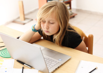 МОН рекомендует отправить учеников 5-11 классов на дистанционку