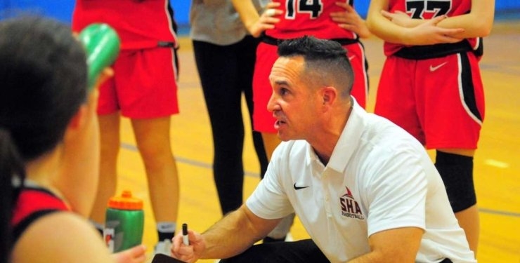 Отстранили и заставили извиняться: тренер школьной баскетбольной команды поплатился за победу со счетом 92:4