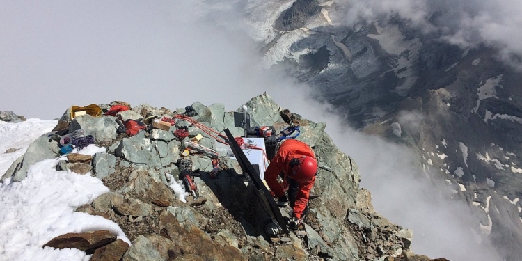 Дрожь горы: вершина в Альпах покачивается раз в две секунды
