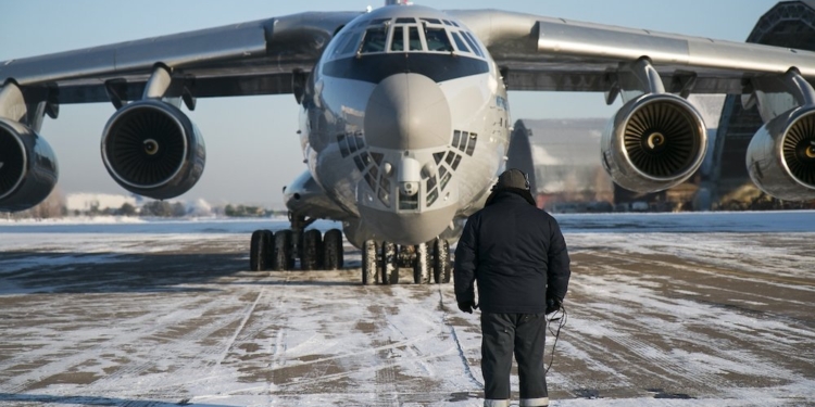75 военных самолетов круглосуточно перебрасывают людей и технику из РФ в Казахстан