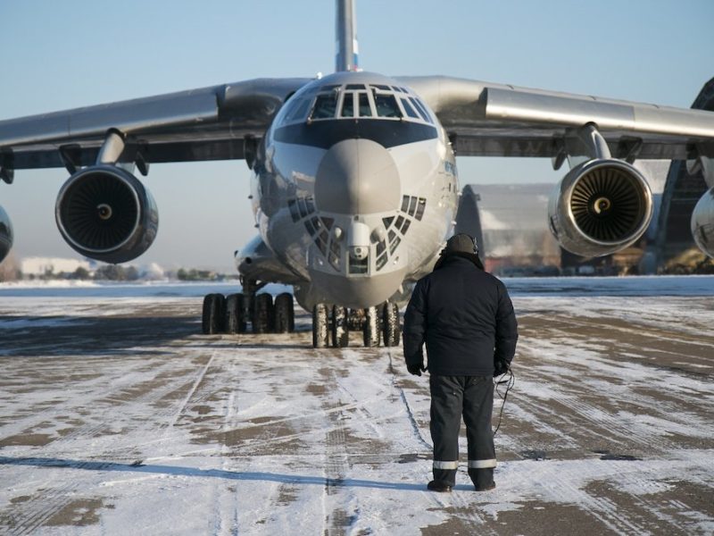 75 военных самолетов круглосуточно перебрасывают людей и технику из РФ в Казахстан