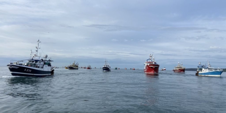 Ирландские рыбаки победили – Россия не будет проводить военные учения у берегов Ирландии (ФОТО)