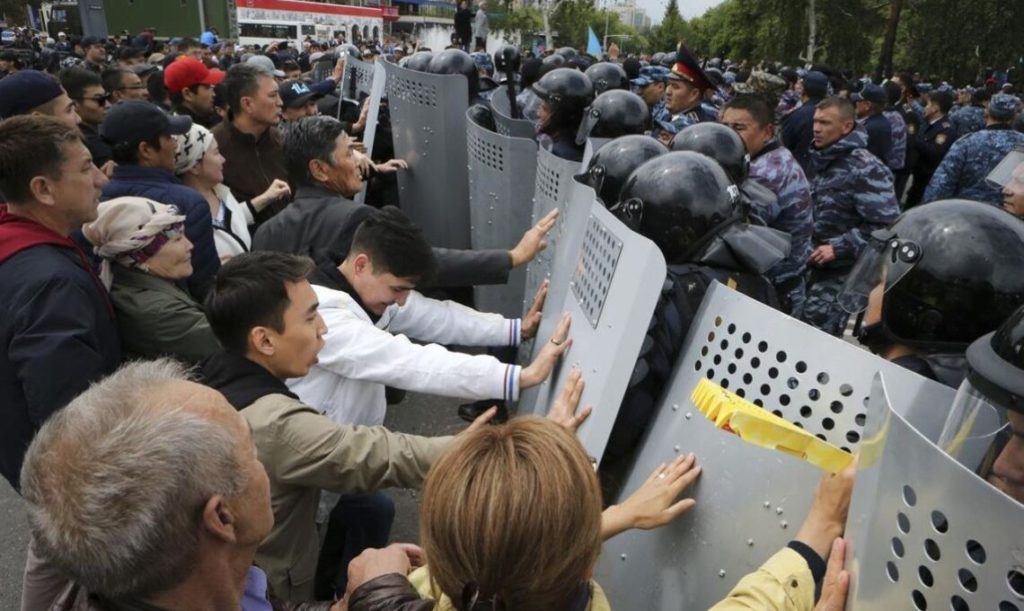 Протесты в Казахстане: Европарламент призвал освободить задержанных и расследовать гибель демонстрантов 1
