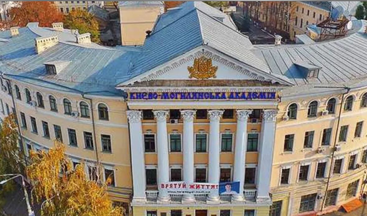 У Києво-Могилянській академії обирали президента - викрали скриньку з бюлетенями та вибили двері (ФОТО) 11