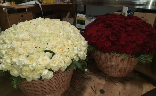 Иностранец переслал любимой в Винницу тысячу роз