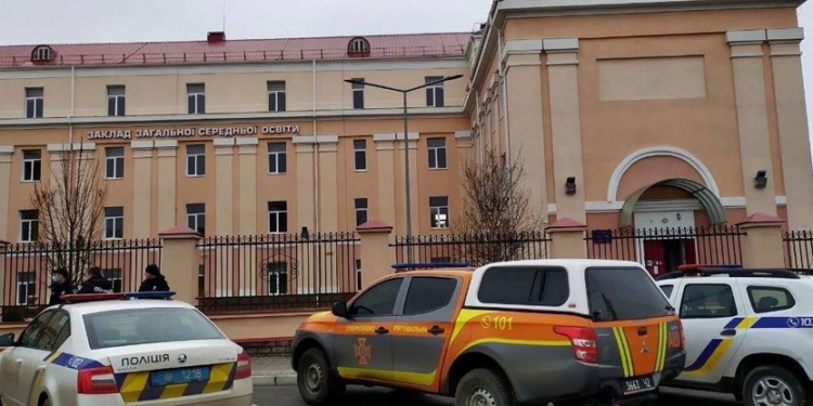 В Николаеве второй день “минируют”   школы