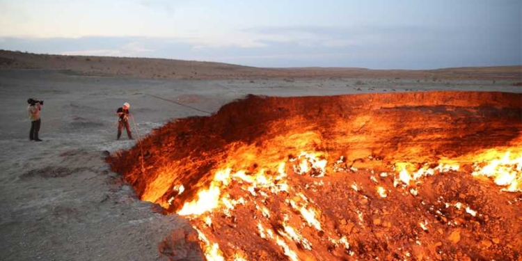 Президент Туркмении распорядился потушить кратер «Врата ада» (ВИДЕО)