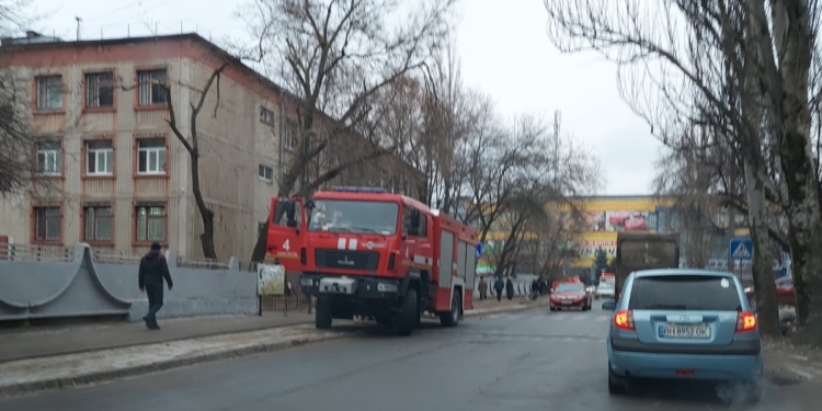 В Николаеве утро пятницы началось с «минирования» школ (ФОТО)