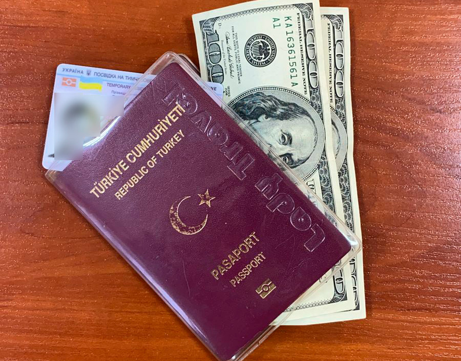 В Николаевском аэропорту гражданин Турции пытался за взятку в $200 «провести» через госграницу четверых своих товарищей (ФОТО) 11