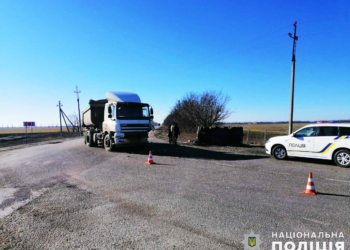 Неподалеку от Баштанки из-за ДТП с фурой перевернулся ВАЗ – погиб водитель и травмировалась 13-летняя пассажирка легковушки (ФОТО)