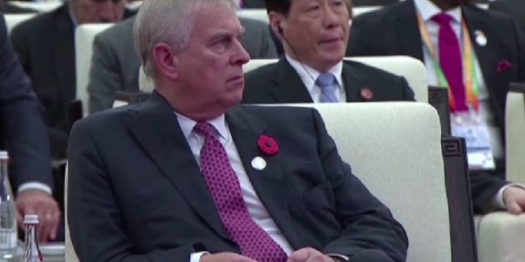 Принц Эндрю достиг внесудебного соглашения с обвинившей его в изнасиловании правозащитницей