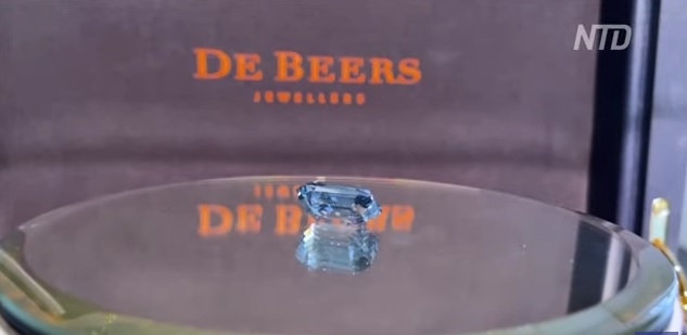 Sotheby’s выставит на аукцион редкий голубой бриллиант (ВИДЕО)