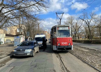 В Николаеве авто сбило ребенка, который выходил из трамвая