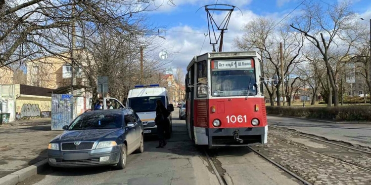 В Николаеве авто сбило ребенка, который выходил из трамвая