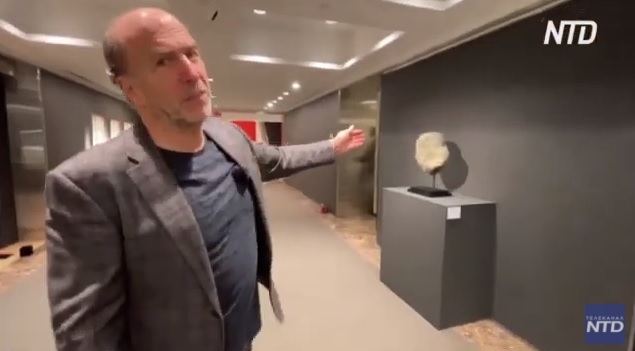 В Нью-Йорке выставили на аукцион метеориты (ВИДЕО)