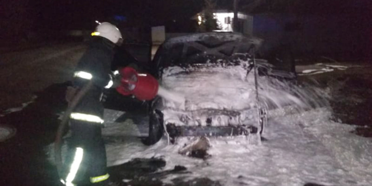 В Кривому Озері на ходу загорівся автомобіль