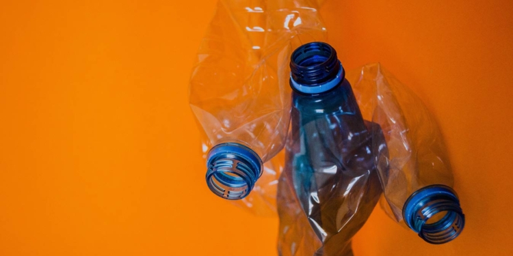 Škoda будет шить чехлы для сидений машин из пластиковых бутылок