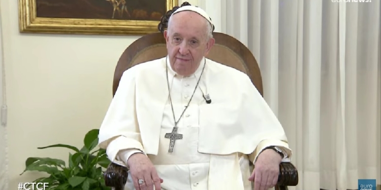 Он собирался стать мясником, но возглавил Святой престол: Папа Римский принял участие в ток-шоу (ВИДЕО)