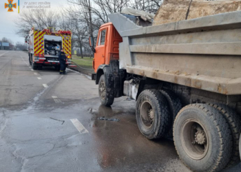В Миколаєві на ходу загорівся КамАЗ (ФОТО)