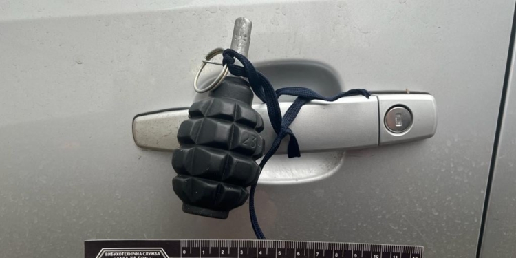 В Николаеве к дверце автомобиля местного жителя привязали гранату