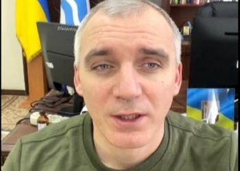 Мер Миколаєва розповів про велику колонну російської техніки, яка йде з Криму до області, і як розрізнити наших захисників та окупантів (ВІДЕО)