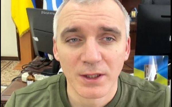 Мер Миколаєва розповів про велику колонну російської техніки, яка йде з Криму до області, і як розрізнити наших захисників та окупантів (ВІДЕО)