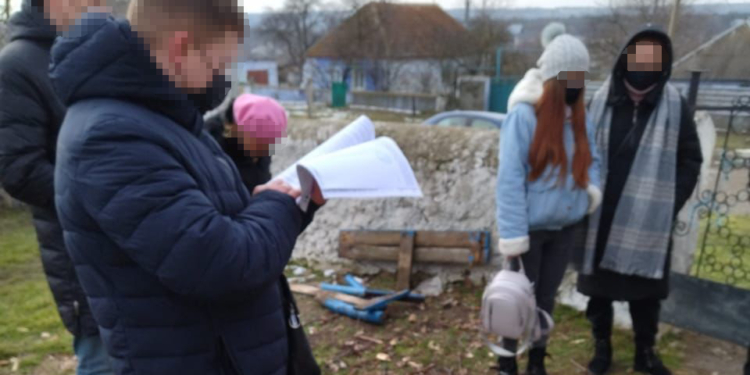 На Николаевщине женщина снимала детское порно, используя своих детей 9-ти и 11-ти лет, ей в этом помогала 17-летняя сообщница (ФОТО)