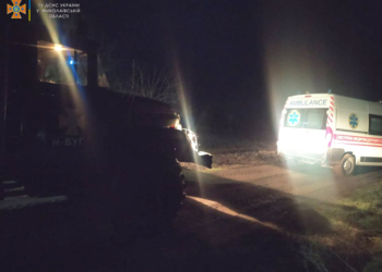В Новому Бузі рятувальники витягли з багнюки «швидку»