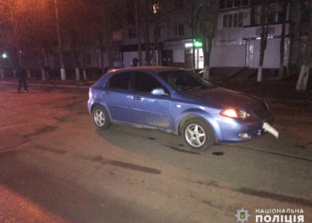 У Первомайську під колесами автівки вночі загинув 20-річний пішохід (ФОТО)