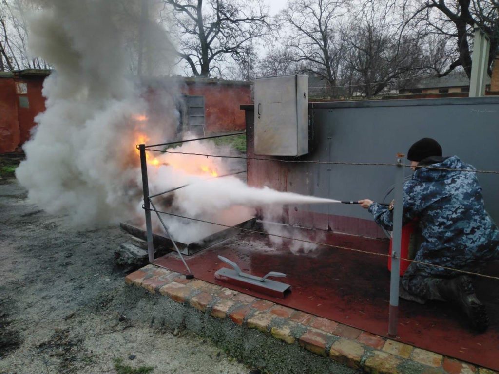 В Николаеве будущих военных моряков учили бороться за живучесть корабля (ФОТО) 2