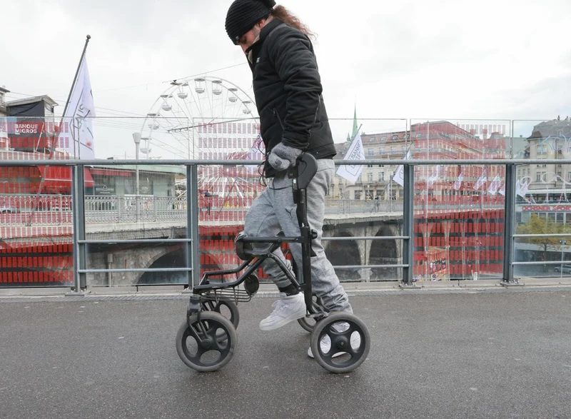 Швейцарские ученые нашли способ поставить парализованных на ноги (ВИДЕО)