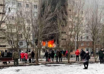 Полиция ищет причины взрыва в 9-этажке в Кропивницком, в результате которого погиб мужчина, 2 его дочки с ожогами в больнице (ФОТО, ВИДЕО)