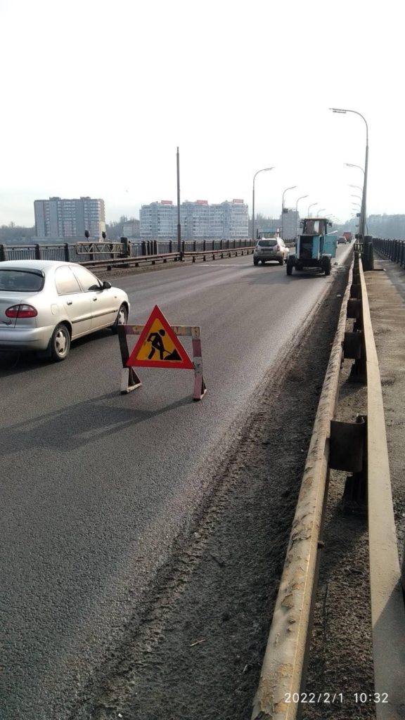 Не прошло и полгода. На Варваровском мосту в Николаеве снова экстренно ремонтировали деформационный шов (ФОТО) 3