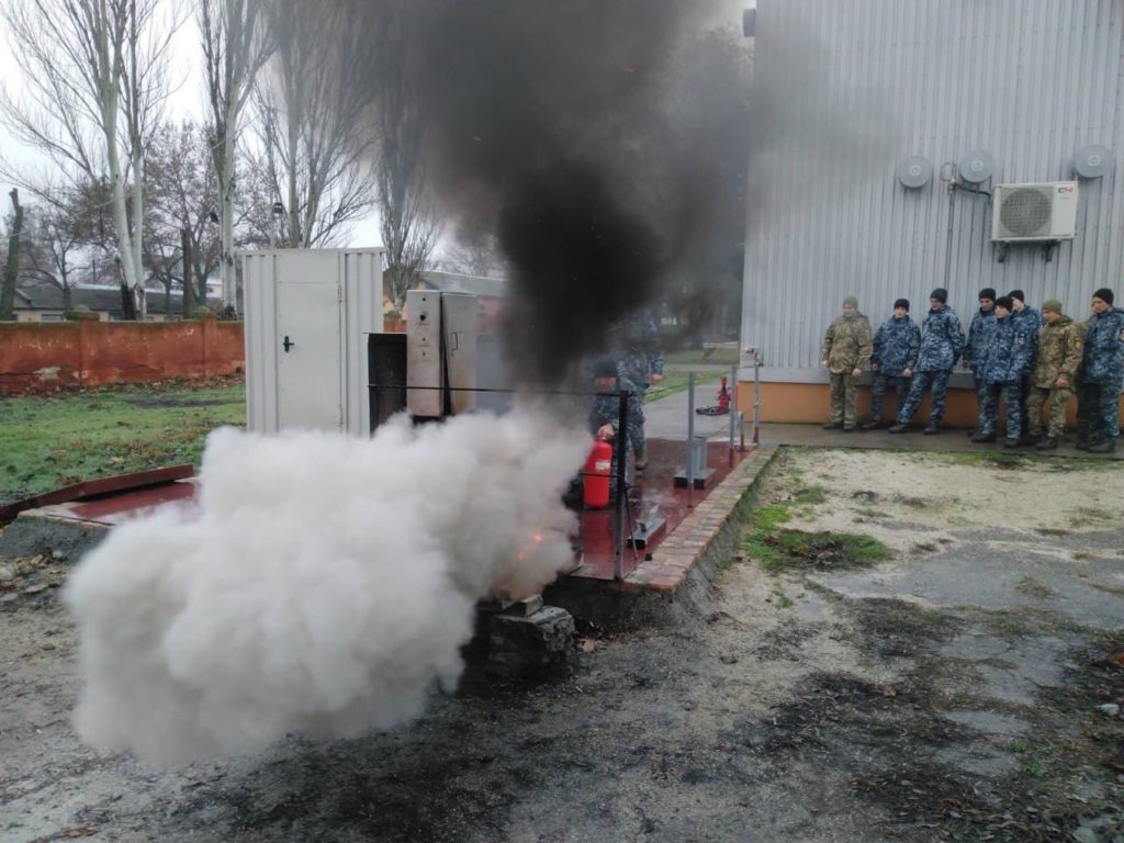 В Николаеве будущих военных моряков учили бороться за живучесть корабля (ФОТО) 4