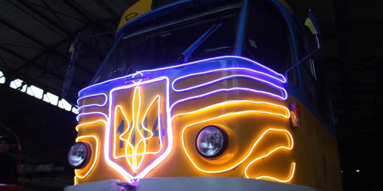 В День Единения по Николаеву курсирует патриотический трамвай (ФОТО)