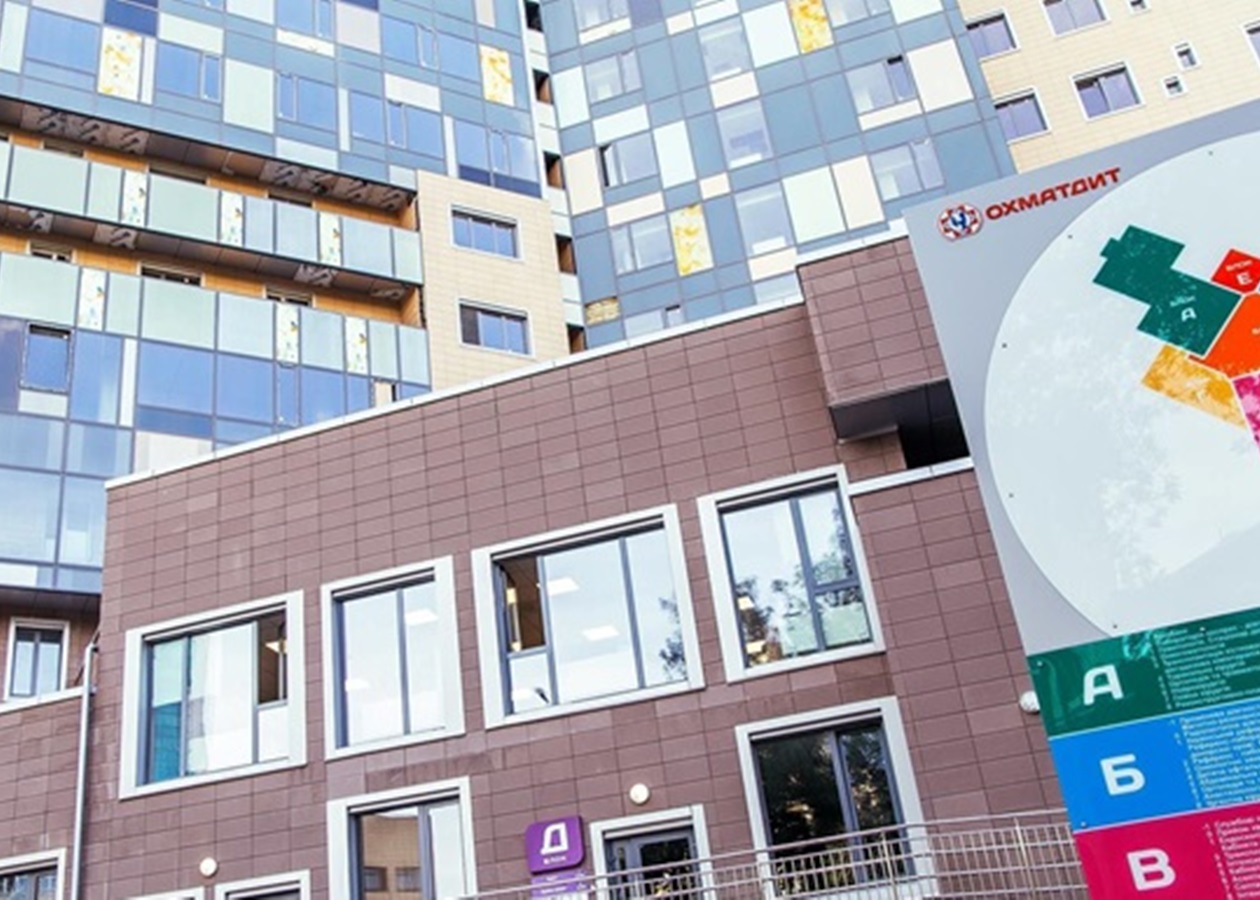 На крыше “Охматдета” в Киеве обнаружили метки для наведения ракет